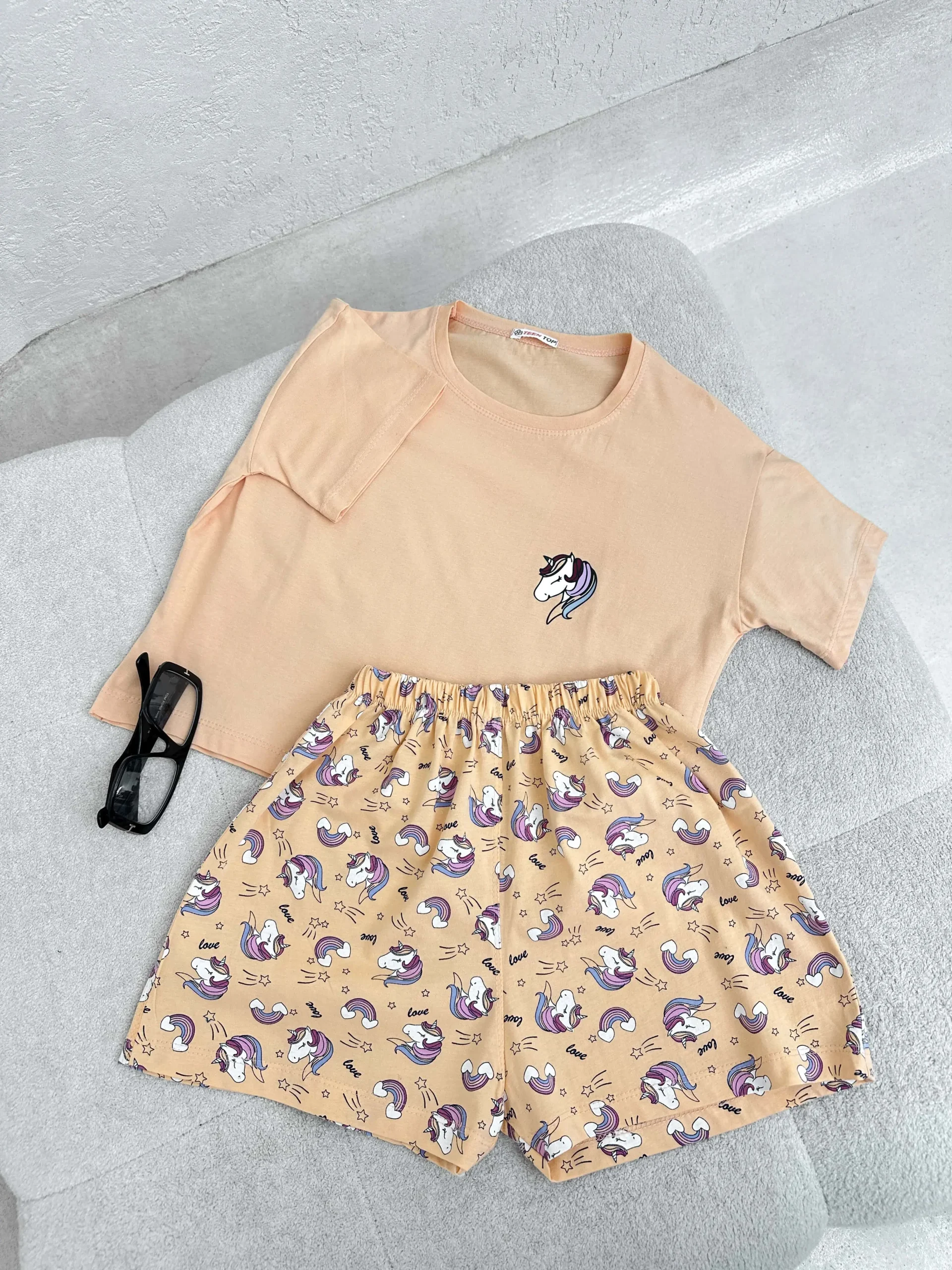 ست کراپ و شورتک یونیکورن ست کراپ شورتک یونیکورن - Image 1