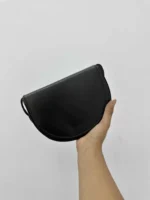 کیف دوشی هلالی مایا زنانه - Image 9