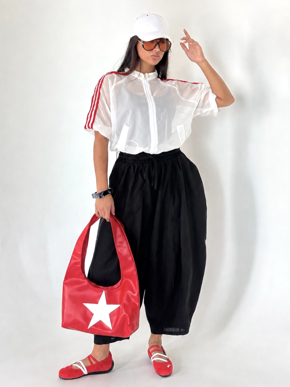 52AFEC26-5DFE-48B3-B521-84438F7633C4 بامبر شیشه ای آدیداس زنانه - Image 1
